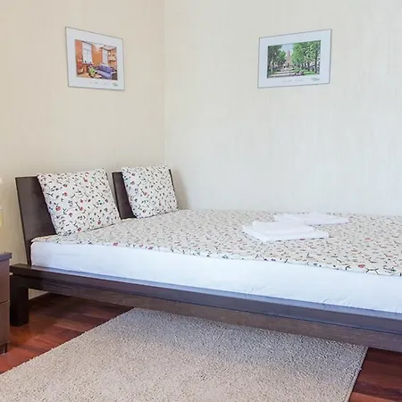 Vip-kvartira By Nezavisimosti 46 Apartment *